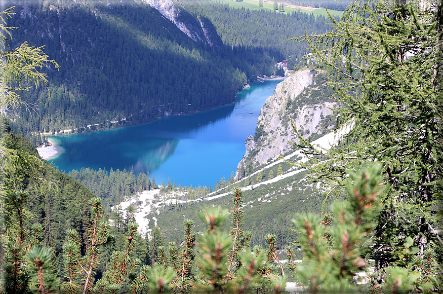 foto Dal lago di Braies alla Croda del Becco